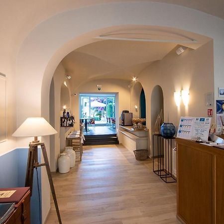 Blu Hotel ラヴァーニャ エクステリア 写真